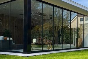 Prečo je bezrámové posuvné zasklenie praktickejšie?